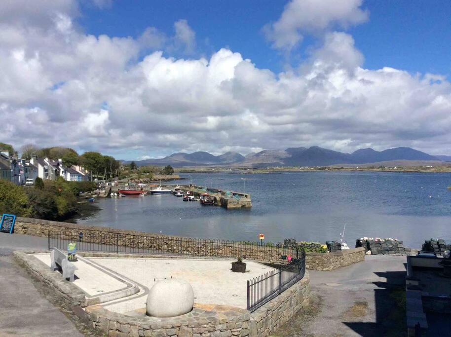 Roundstone Retreats Abbys Cottage Exterior photo